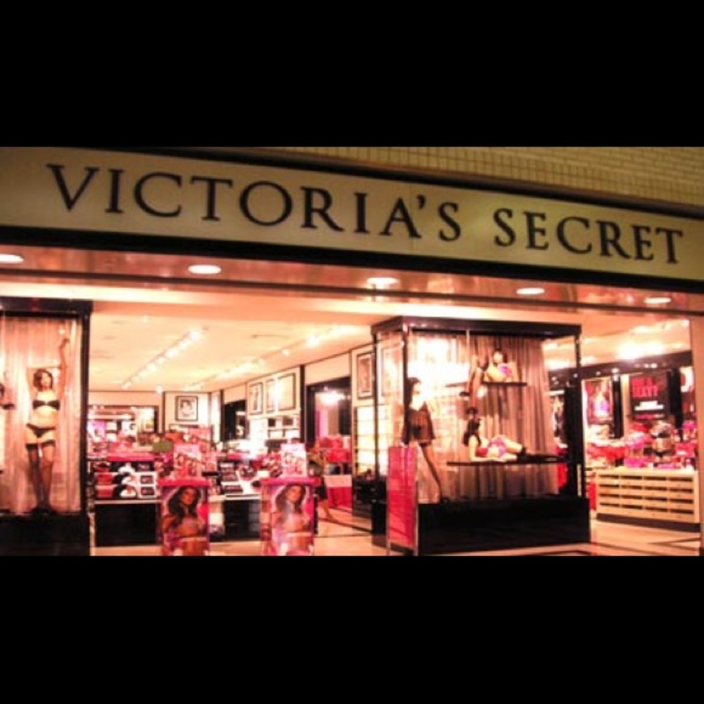 VS AND PINK MYSTERY BOX VICTORIA SECRET - Picture 2 of 12